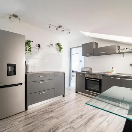 Center Mayess Aparment Apartmán *