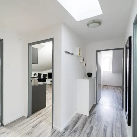 アパート Center Mayess Aparment ザダル