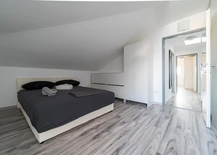 Center Mayess Aparment *