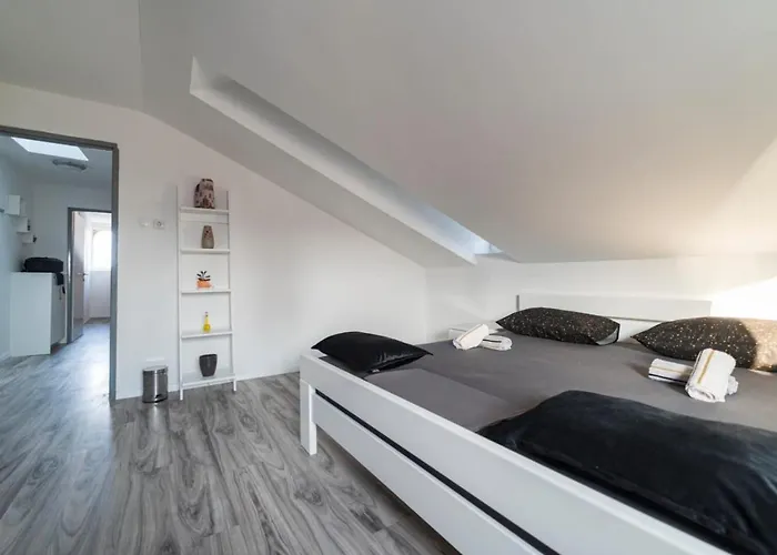 Center Mayess Aparment דירה זאדאר